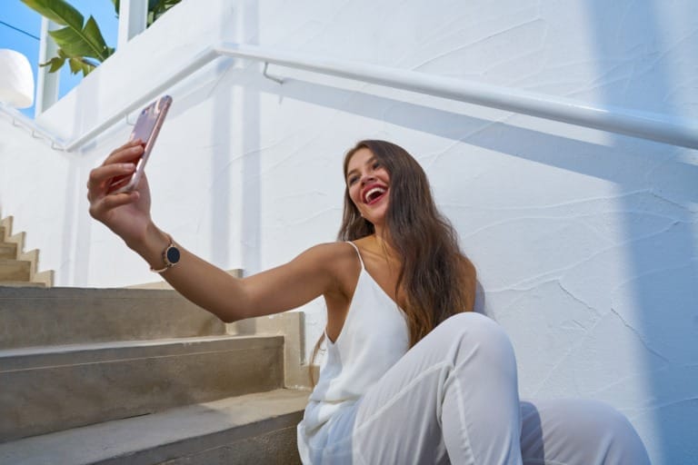 fotoğraf çeken instagram kullanıcısı instagram sosyal medya görseli