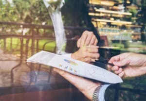 dijital ve geleneksel pazarlama karşılaştırması görseli