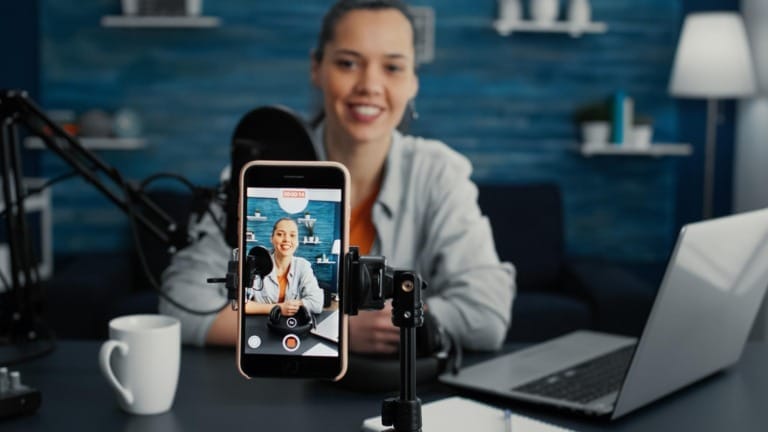 influencer marketing temsili görseli influencer pazarlama stratejisi